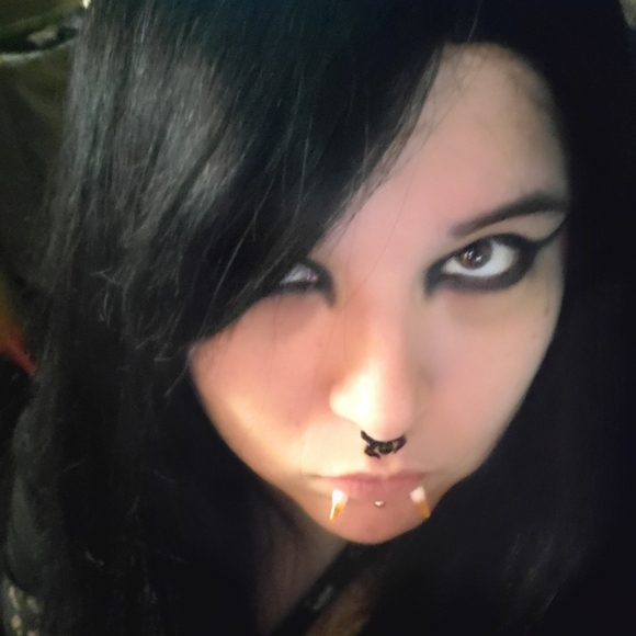 Meet your Posher, Deanna. - Picture 1 of 3